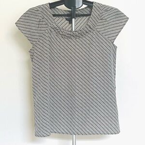 Banana Republic Gray Pleated Rounded Pleated Neckline Blouse Size Medium